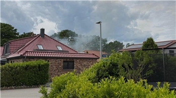 Beim Brand in Riensförde waren die beiden Stader Züge, zudem die Feuerwehren Agathenburg, Helmste und Hagen im Einsatz. (Symbolbild)