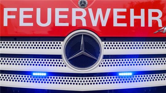 Beim Brand in einer Industriehalle in Rinteln entsteht ein geschätzter Schaden von etwa 600.000 Euro. (Symbolbild)