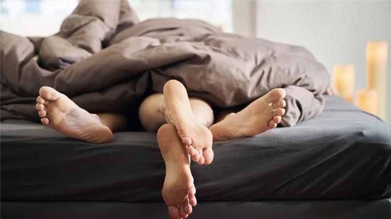 Beim Coitus interruptus muss der Mann den Penis rechtzeitig vor dem Samenerguss rausziehen (Symbolbild).