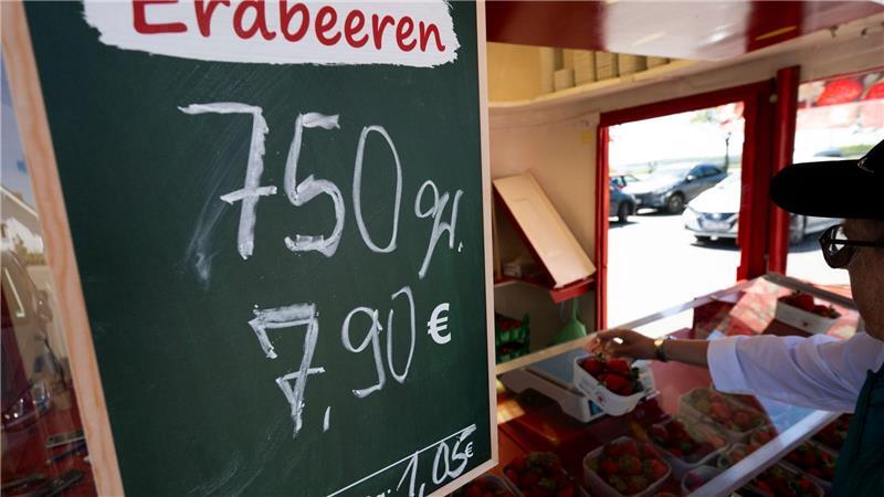 Inflation verharrt bei 2,1 Prozent Beim Einkaufen spüren Verbraucherinnen und Verbraucher gestiegene Preise deutlich