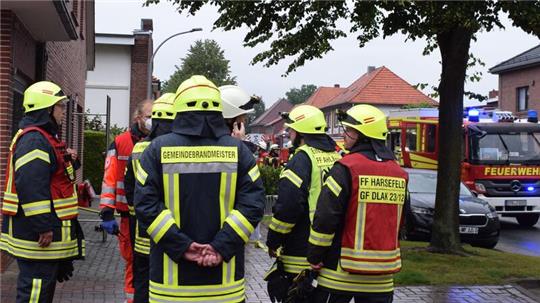 Beim Eintreffen der Rettungskräfte war nicht klar, ob sich noch Personen im Haus befinden. Das Feuer war schnell unter Kontrolle.