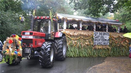 Beim Ernteumzug am 1. Oktober 2023 gab es Streit um die Mitfahrt auf einem Mottowagen.