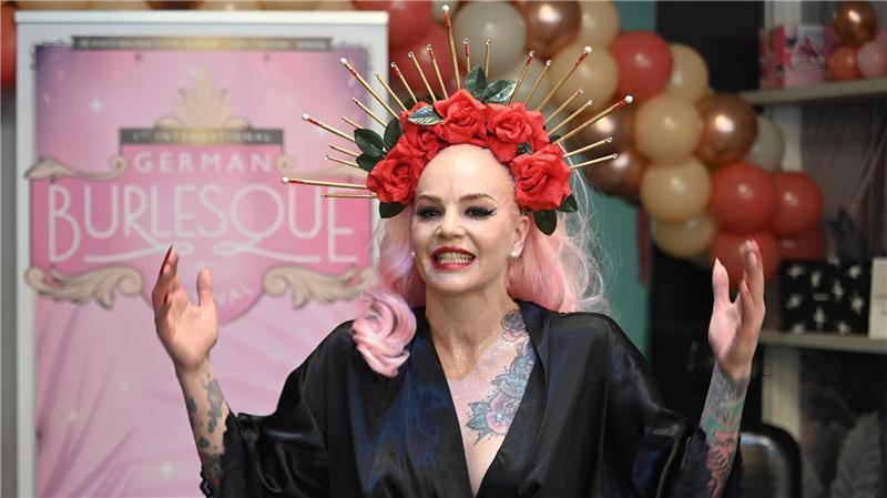 Fans können in Hamburg in die Welt des Burlesque eintauchen Beim Festival treten verschiedene Burlesque-Künstlerinnen und - Künstler auf.