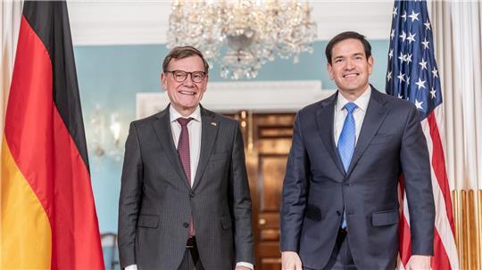 Beim Gespräch von Außenminister Johann Wadephul (l., CDU) mit seinem US-Kollegen Marco Rubio geht es auch um die Drohungen von US-Präsident Donald Trump gegen Grönland.