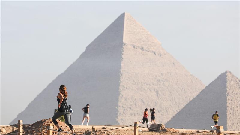 Beim Halbmarathon in Gizeh geht es vorbei an den Pyramiden.