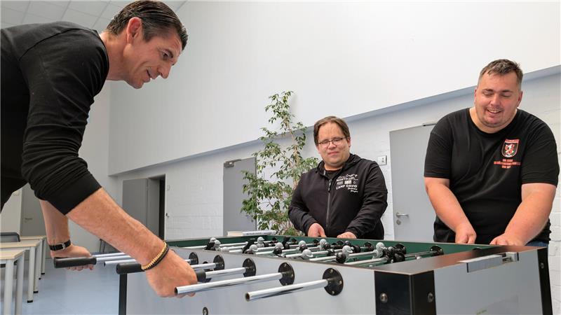 Beim Kicker hatten Jan (links) und Felix das bessere Händchen.