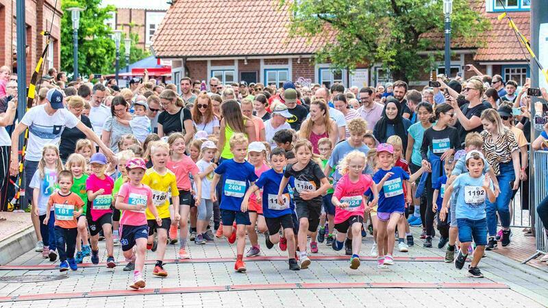 Beim Lauf- und Musikfestival in Harsefeld gehen Läufer aller Altersklassen an den Start, hier die Bambinis.