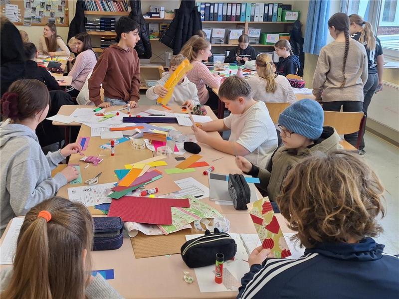 Beim Lesefest an der Elbmarschen-Schule wurde auch gebastelt.