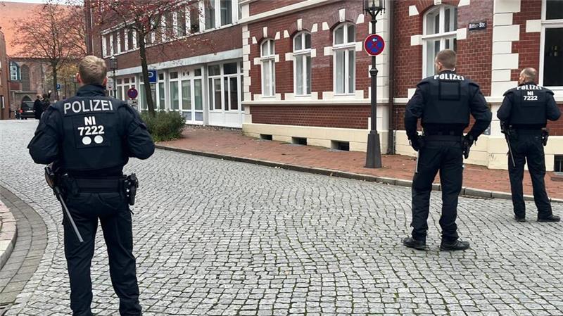 Beim Mordprozess im Clan-Milieu bleibt die Polizeipräsenz hoch.