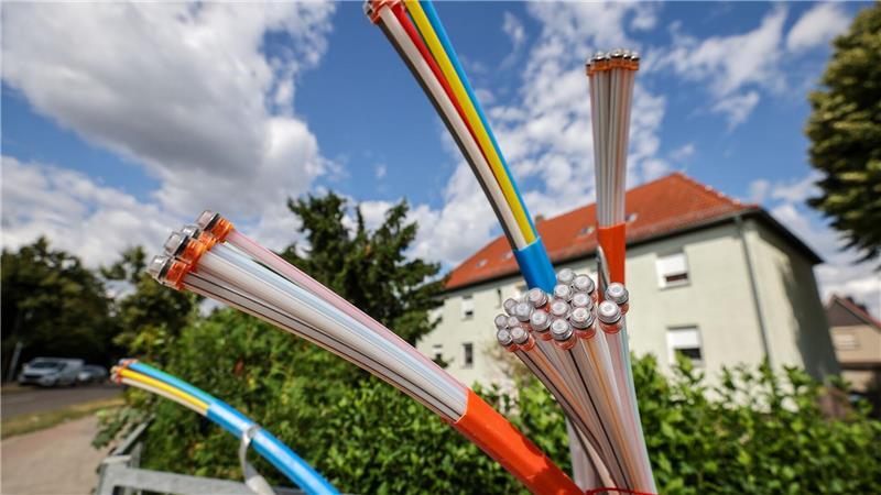 Regierung bringt Pläne für schnellen Netzausbau auf den Weg Beim Netzausbau soll es nach dem Willen der Bundesregierung schneller gehen.