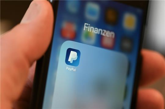 Beim Online-Shopping bezahlt die deutschen Kundschaft meist mit Paypal. Foto: Felix Kästle/dpa