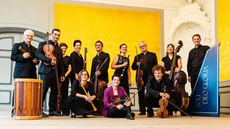 Die Musikerinnen und Musiker vom Ensemble Schirokko mit ihren Instrumenten