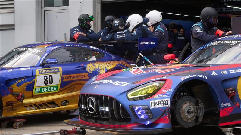 Beim Qualfier für die 24 Stunden auf dem Nürburgring kommt ein 66 Jahre alter Fahrer ums Leben. 