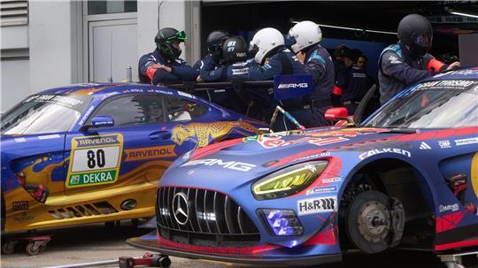 Beim Qualfier für die 24 Stunden auf dem Nürburgring kommt ein 66 Jahre alter Fahrer ums Leben. 