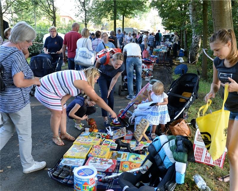 Beim Reither Flohmarkt herrscht wieder Hochbetrieb. Foto Kordländer