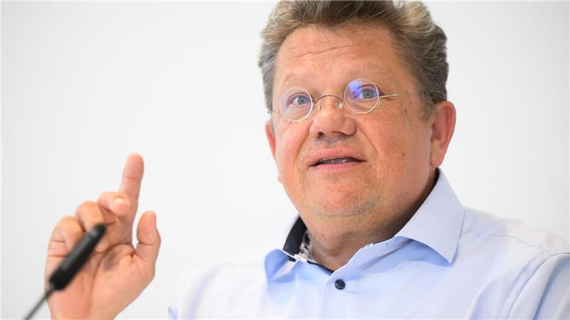 Beim Rentenbeginn sollte auch auf den Gesundheitsschutz geachtet werden, sagt Niedersachsens Minister Philippi. (Archivbild)