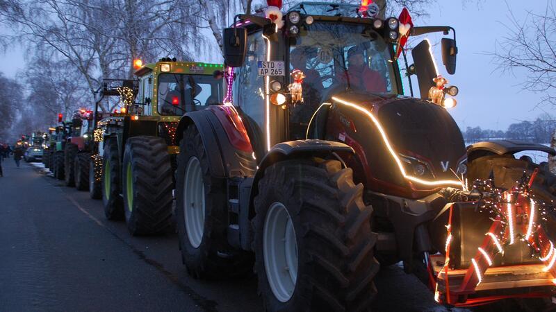 Beim Schmuck ihrer Trecker bewiesen die Landwirte viel Kreativität.
