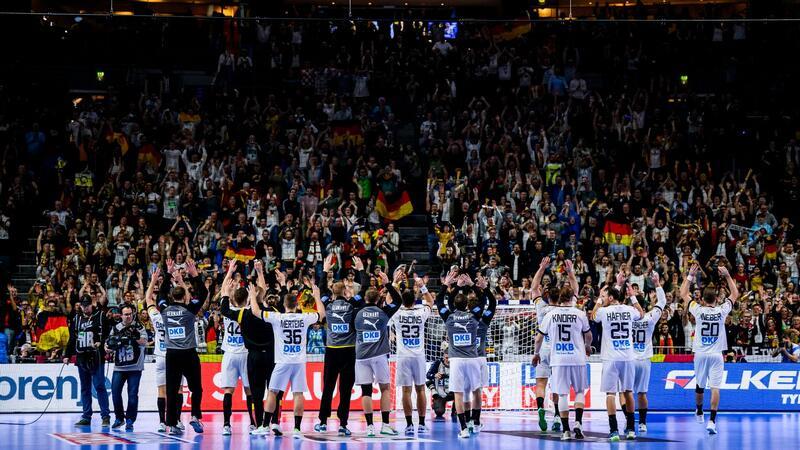 EM-Halbfinale winkt: Handballer im Stimmungshoch Beim Sieg der deutschen Handballer gegen Ungarn wurden die Zuschauer zum achten Mann.