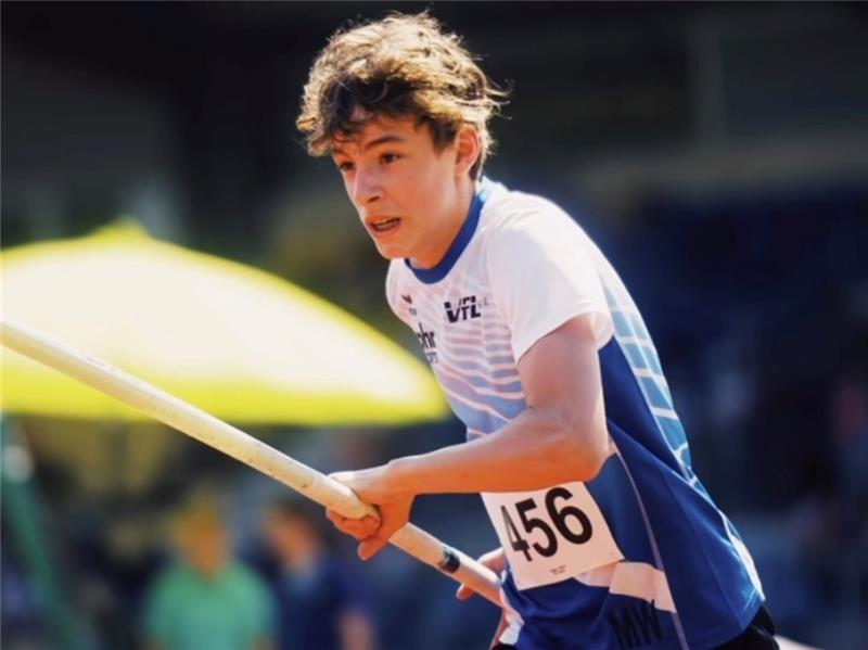 Beim Stabhochsprung überquerte Mads Wigger die drei Meter. Er qualifizierte sich für die Mehrkampf-DM. Foto: Verein