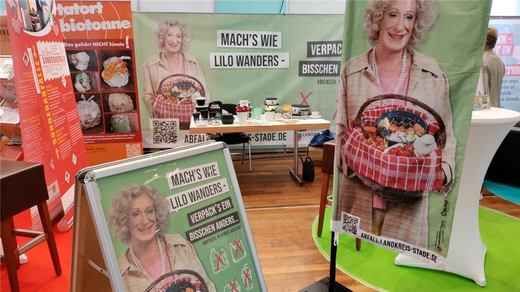 Beim Stand des Landkreis Stade: Das Amt für Abfall und Kreislaufwirtschaft infor...