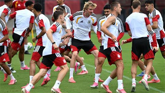 Beim Training der Nationalmannschaft wurde gleich auf Physis Wert gelegt.