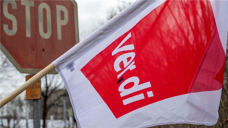 Beim Umweltdienstleister Veolia hat in mehreren Bundesländern ein eintägiger Warnstreik begonnen (Symbolbild). 