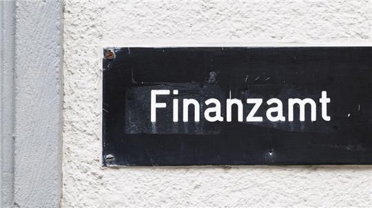 Beim Verdacht auf Fake-Steuerbescheide sollten Steuerpflichtige ihr Finanzamt um Überprüfung bitten. (Symbolbild)