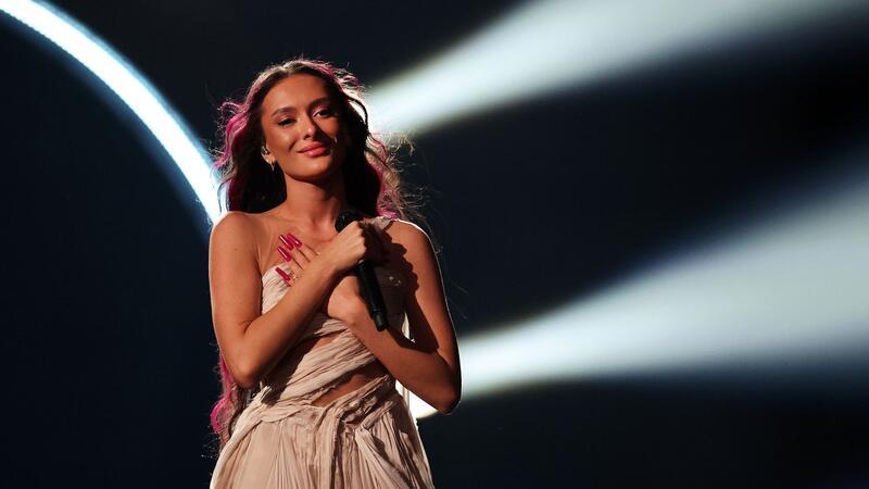 Buhrufe, Rauswurf, Festnahmen: Eklats bei ESC-Finale Beim Vortragen ihres Liedes „Hurricane“ musste Eden Golan zahlreiche Pfiffe und Buhrufe über sich ergehen lassen.
