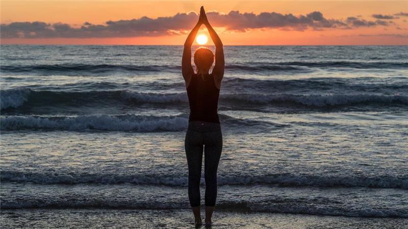 Beim Yoga verbrennen Sie etwa 300 bis 350 Kalorien pro Stunde.