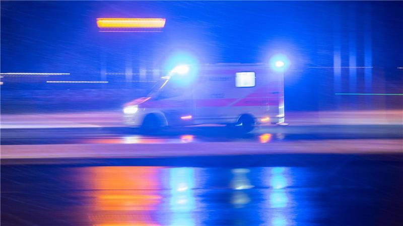 Beim Zusammenstoß zweier Pkw in Billstedt überschlägt sich ein Auto. (Symbolbild)