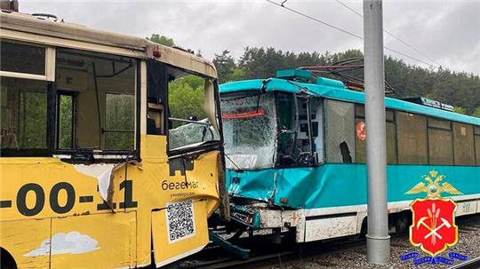 Beim Zusammenstoß zweier Straßenbahnen in der sibirischen Stadt Kemerowo wurden mehr als 100 Menschen verletzt.