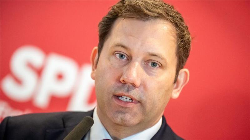 Beim neuen SPD-Fraktionschef stößt die parlamentarische Anfrage der Union auf Unverständnis.