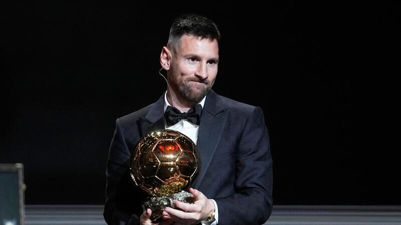 Zum achten Mal: Weltmeister Messi gewinnt Ballon d’Or Bekam zum achten Mal den Ballon d’Or: Weltmeister Lionel Messi.