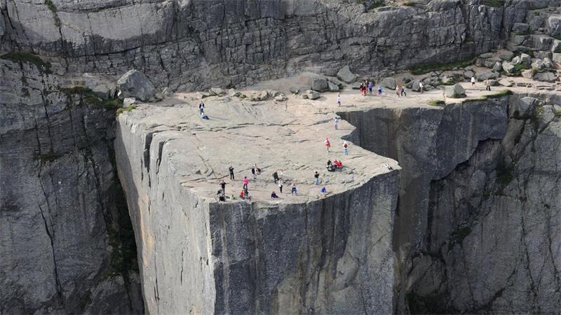 Kunstrasen-Rarität und Keeper-Frage: Neuer mit „Vorahnung“ Bekannt aus Mission Impossible: Der Preikestolen am Lysefjord in der Nähe von Stavanger. (Archivbild)