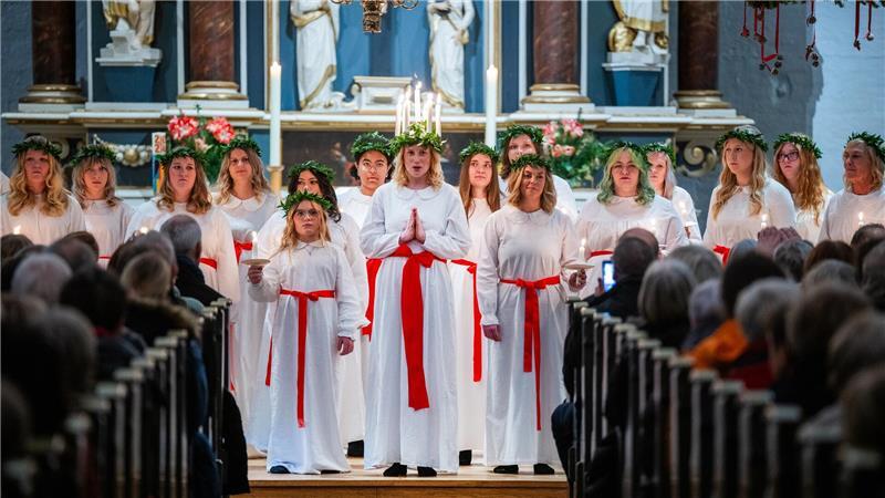 Stader Altstadt: Das sind die Attraktionen in der Adventszeit Beliebt ist das Lucia-Fest: Gefeiert wird auch in der St. Wilhadi-Kirche.