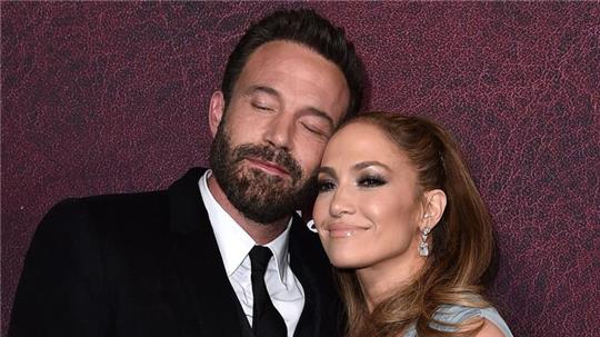Ben Affleck und Jennifer Lopez bei der  Premiere von „The Tender Bar“ im TCL Chinese Theatre.