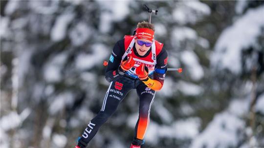 Benedikt Doll hat beim Weltcup in Hochfilzen in der Verfolgung den zehnten Platz belegt.