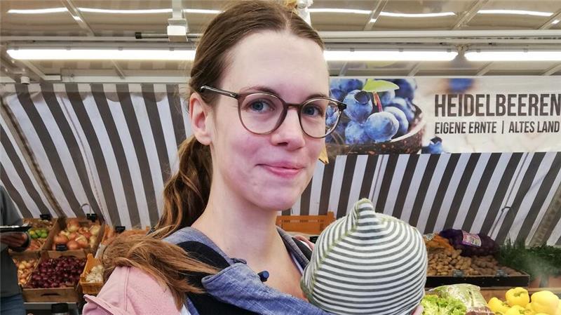 Benita Büther unterstützt gern die regionalen Erzeuger und kauft am liebsten Hähnchenfleisch und frisches Obst.