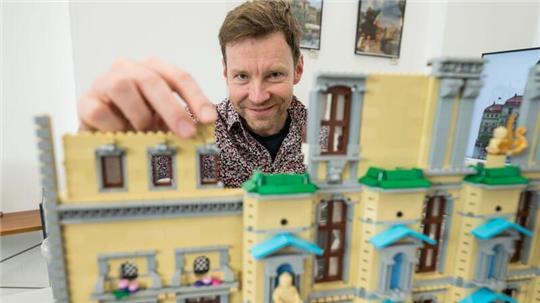 Benjamin Albrecht baut seine Heimatstadt Lüneburg aus Legosteinen nach.