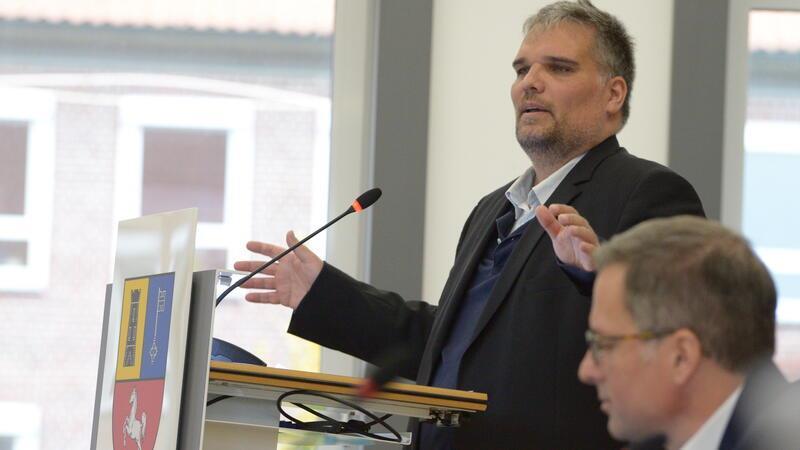 Überraschung: Benjamin Koch-Böhnke beendet seine politische Karriere Benjamin Koch-Böhnke bleibt bis Oktober der Vorsitzende der Linkspartei-Fraktionen in Stader Kreistag und Buxtehuder Rat.