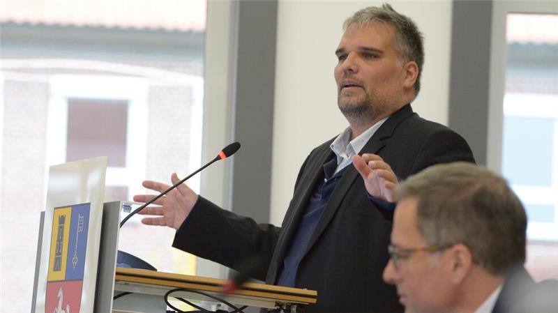 Die neue Härte: AfD-Frau stellt zwei Strafanzeigen wegen Beleidigung Benjamin Koch-Böhnke ist Vorsitzender der Linkspartei-Fraktionen im Stader Kreistag und im Buxtehuder Rat.