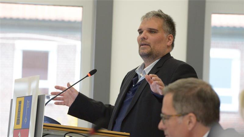 Benjamin Koch-Böhnke ist Vorsitzender der Linkspartei-Fraktionen im Stader Kreistag und im Buxtehuder Rat. Außerdem kandidiert er als Direktkandidat für den Bundestag,