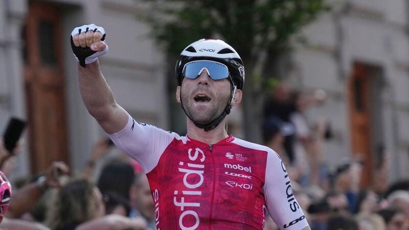 Benjamin Thomas gewinnt fünfte Giro-Etappe Benjamin Thomas jubelt über seinen Sieg bei der fünften Giro-Etappe.