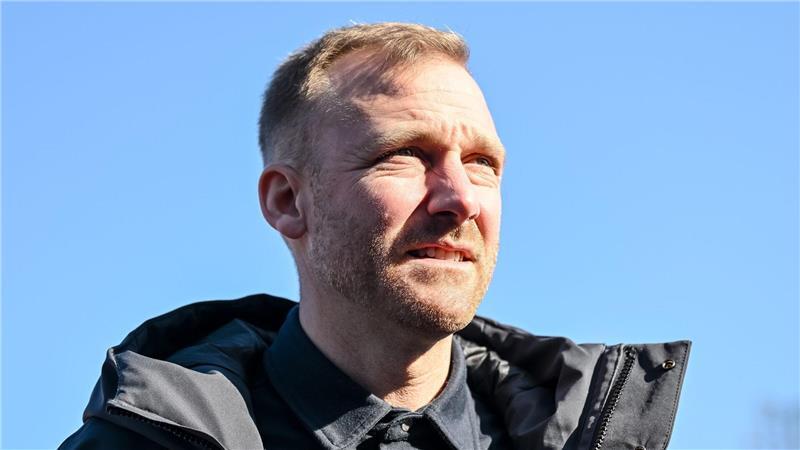 Paderborn-Präsident bestätigt: Sportchef Weber nach Augsburg Benjamin Weber wechselt von Paderborn nach Augsburg.