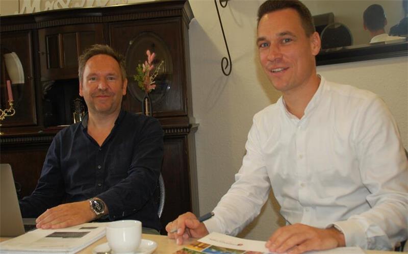 Wirtschaftsförderung: Diese Themen beschäftigen aktuell viele Unternehmen Beraten Unternehmen vor Ort: Sven Samplatzki (links) und Matthias Reichert beim Fördermittel- und Projektsprechtag in Apensen