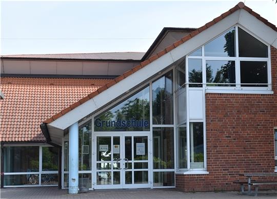 Berater sollen den Umbau der „Appelsnut Grundschool“ in Hollern zu einer Ganztagsschule beschleunigen und sichern. Foto: Vasel