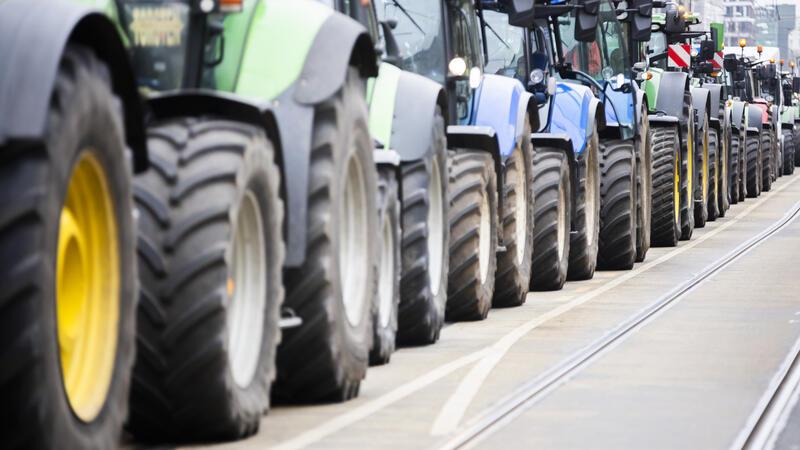Agrardiesel-Aus: Bundesrat bremst Bundestag – Niedersachsen vor Sonderweg Beratungen im Bundesrat: Der Bundesrat muss dem Haushaltsfinanzierungsgesetz nicht zustimmen, könnte aber Einspruch einlegen.
