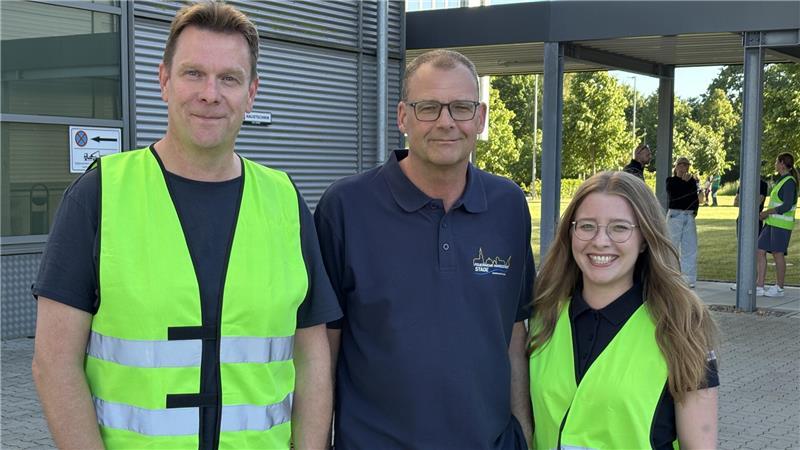 Feuer im CFK Nord: So plant Stades Ortsbrandmeister das Horrorszenario Bereiteten die Übung gemeinsam vor: Ortsbrandmeister Stephan Woitera (Mitte) mit Timo Haack und Jaqueline Ziegler von der CFK Nord Betriebsgesellschaft.