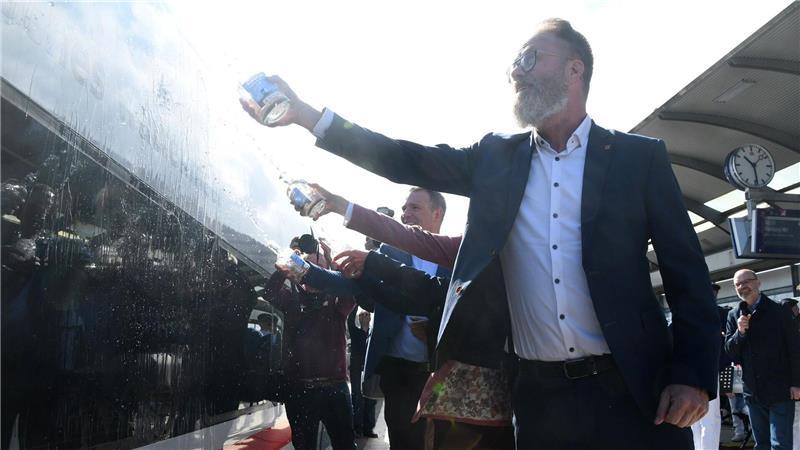 Bereits ab dem 1. Mai rollt der neue ICE L laut Bahn mehrmals täglich von Hamburg nach Westerland (Sylt) - jetzt wurde er getauft.