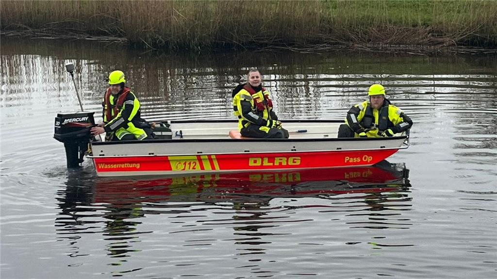 Bereits am Dienstagmorgen waren die DLRG Ortsgruppen aus Stade und Horneburg-Alt...